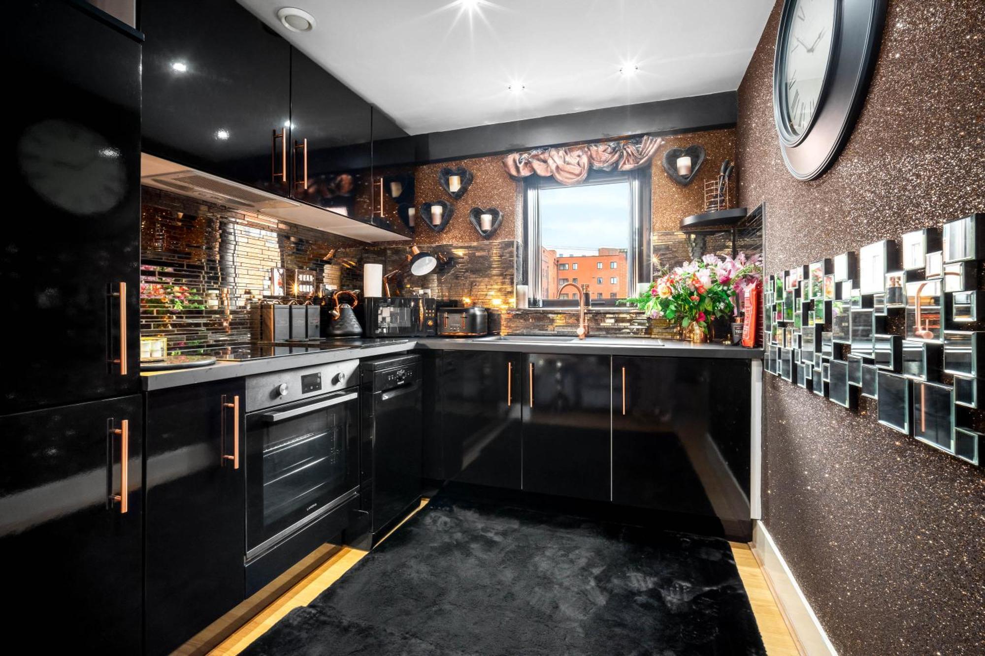 Luxury 1 Bed Flat With Parking 11K - Top Rated - Netflix - Wifi - 70 Inch Smart Tv - Birmingham City Centre - Tv In Bedroom - Top Rated 外观 照片