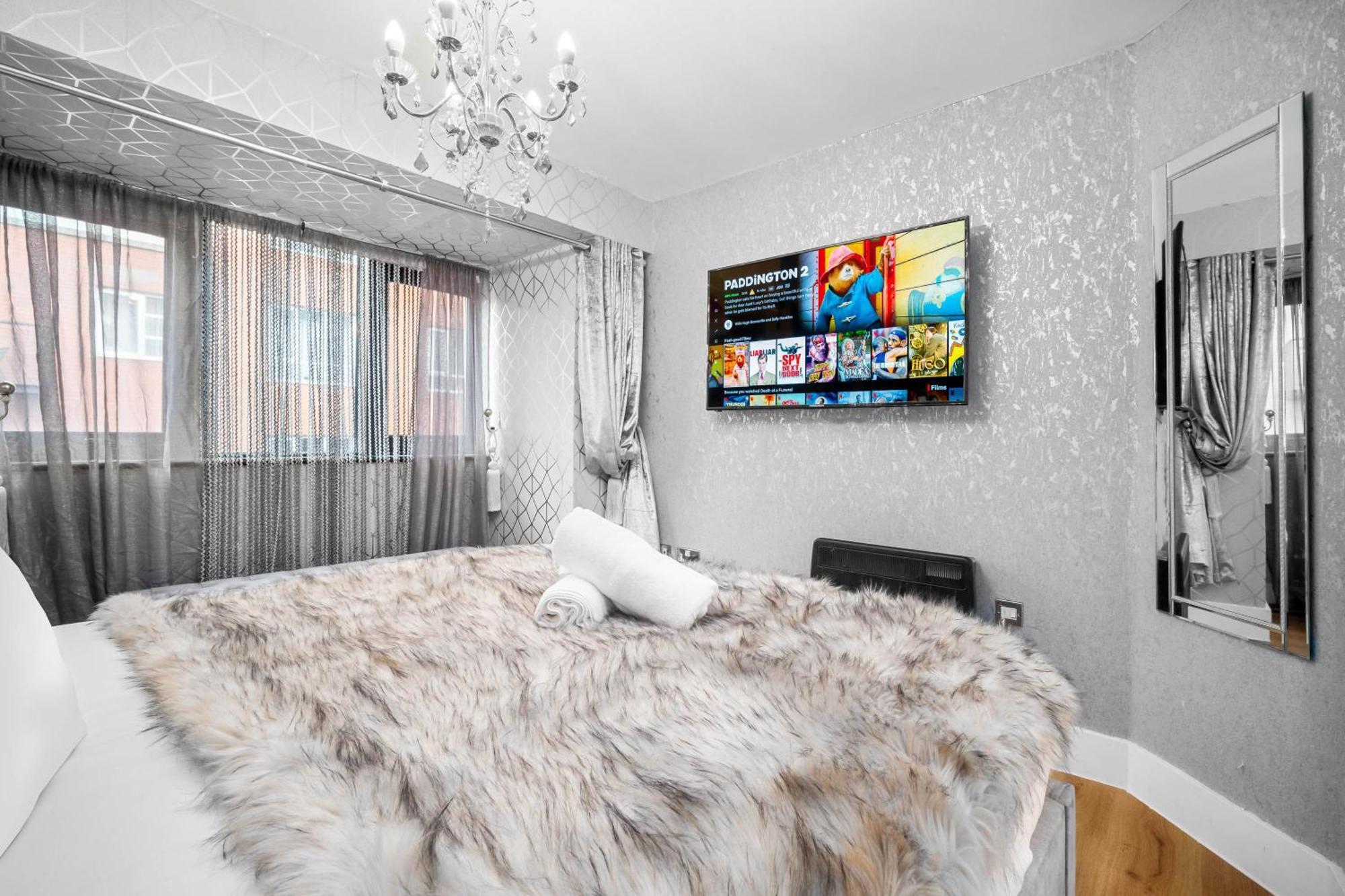 Luxury 1 Bed Flat With Parking 11K - Top Rated - Netflix - Wifi - 70 Inch Smart Tv - Birmingham City Centre - Tv In Bedroom - Top Rated 外观 照片