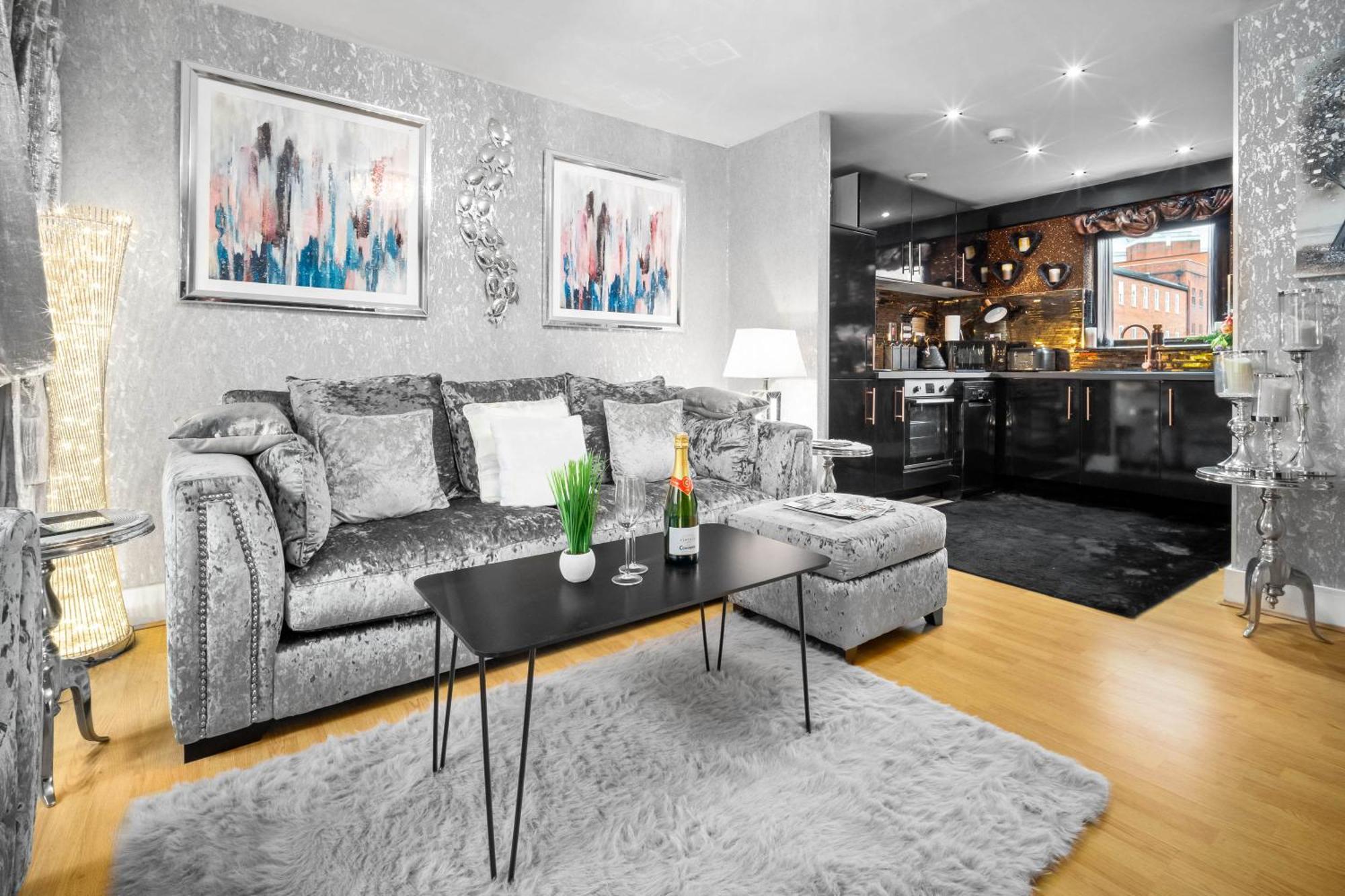 Luxury 1 Bed Flat With Parking 11K - Top Rated - Netflix - Wifi - 70 Inch Smart Tv - Birmingham City Centre - Tv In Bedroom - Top Rated 外观 照片