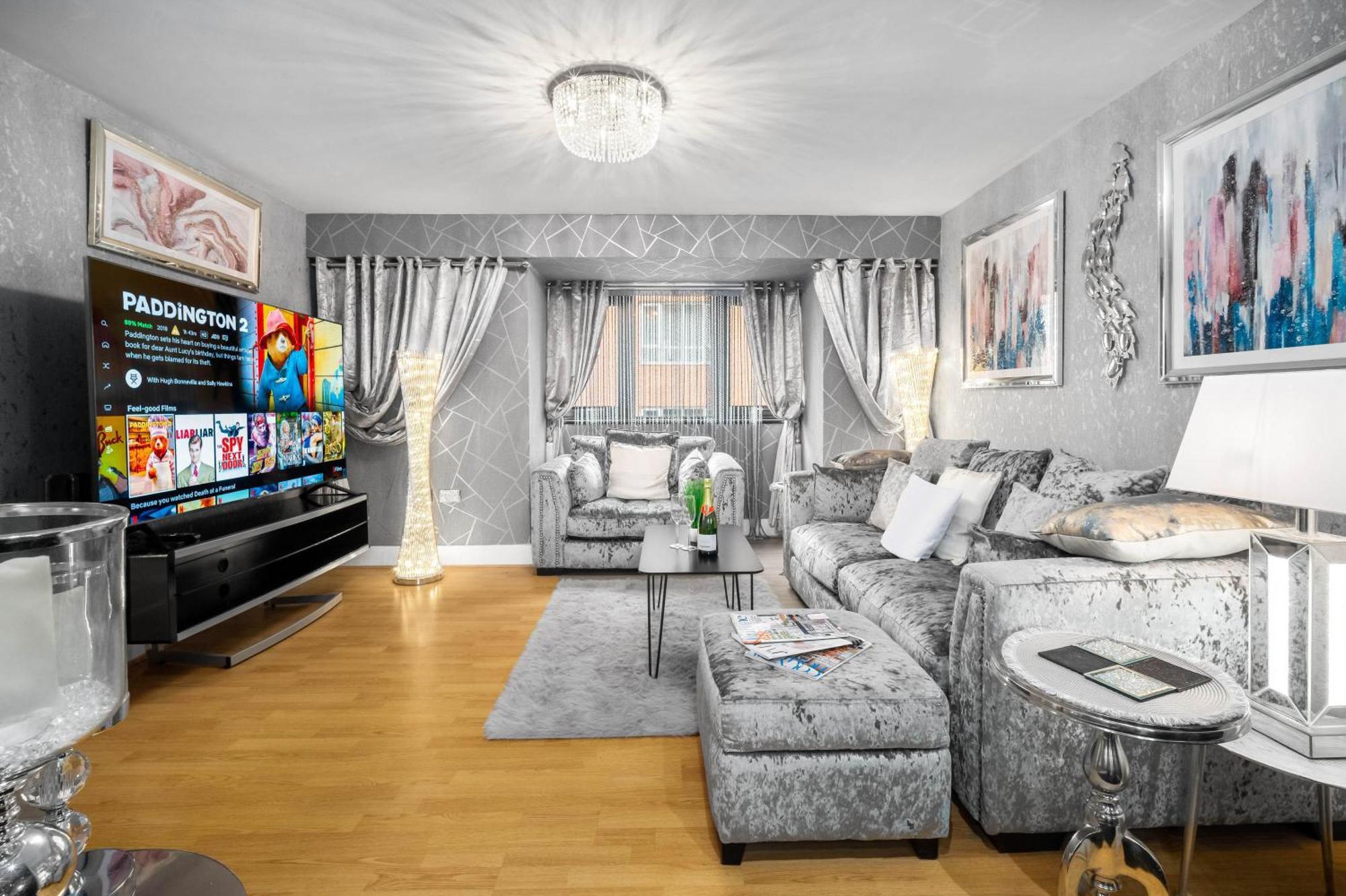 Luxury 1 Bed Flat With Parking 11K - Top Rated - Netflix - Wifi - 70 Inch Smart Tv - Birmingham City Centre - Tv In Bedroom - Top Rated 外观 照片