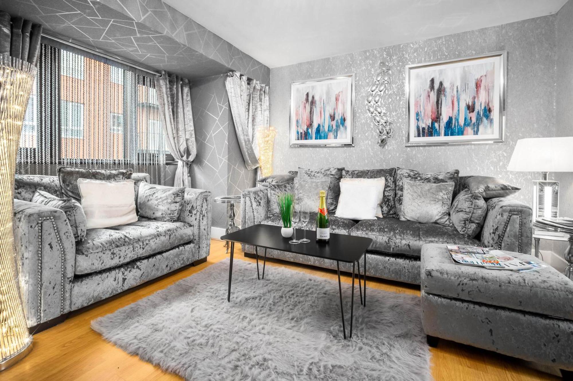Luxury 1 Bed Flat With Parking 11K - Top Rated - Netflix - Wifi - 70 Inch Smart Tv - Birmingham City Centre - Tv In Bedroom - Top Rated 外观 照片